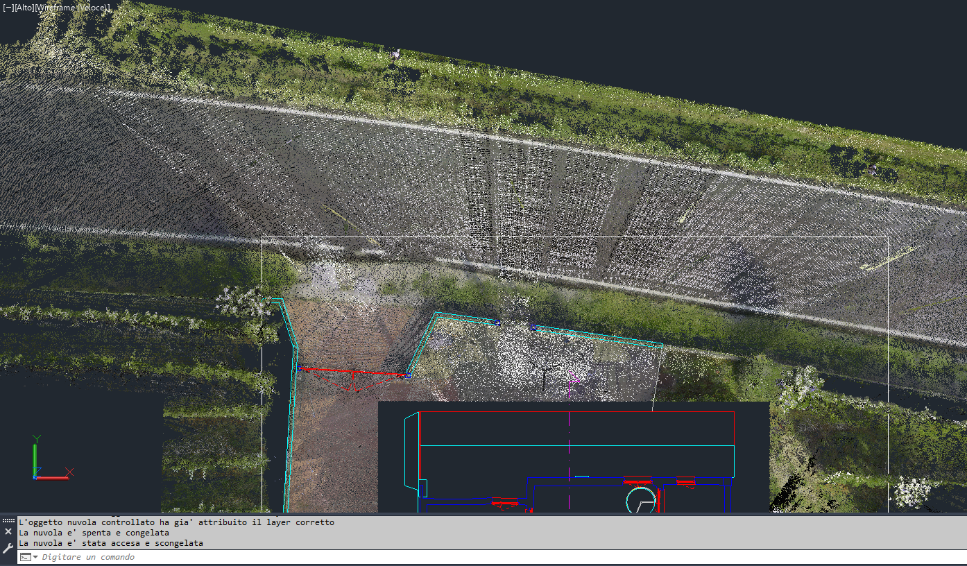 AutoCAD con la nuvola di punti accesa durante il disegno